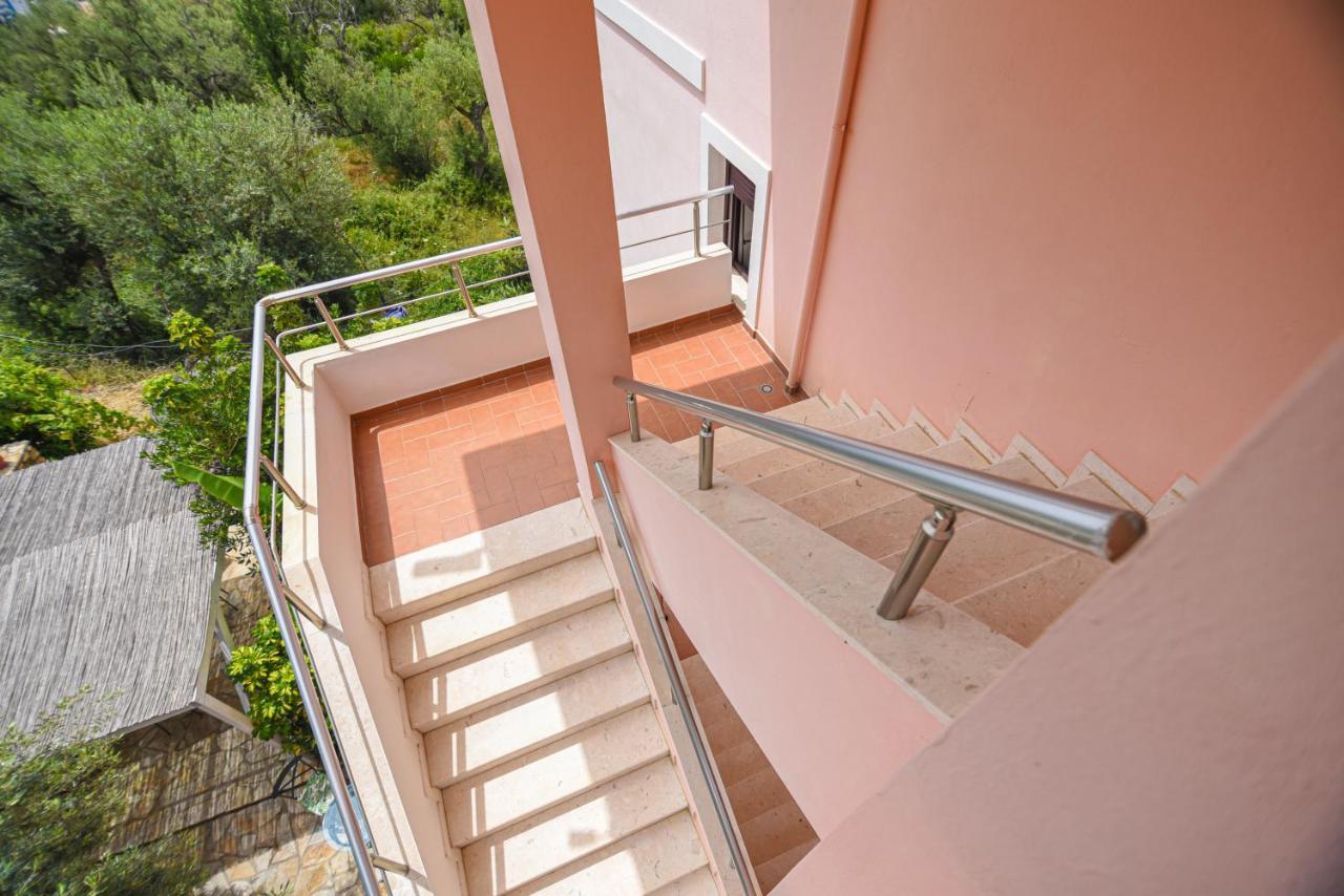 Hotel Imperial Dhermi Bagian luar foto