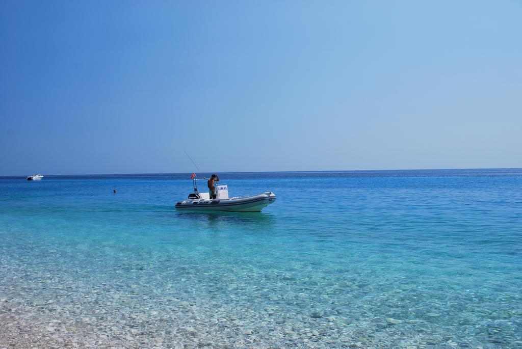 Hotel Imperial Dhermi Bagian luar foto