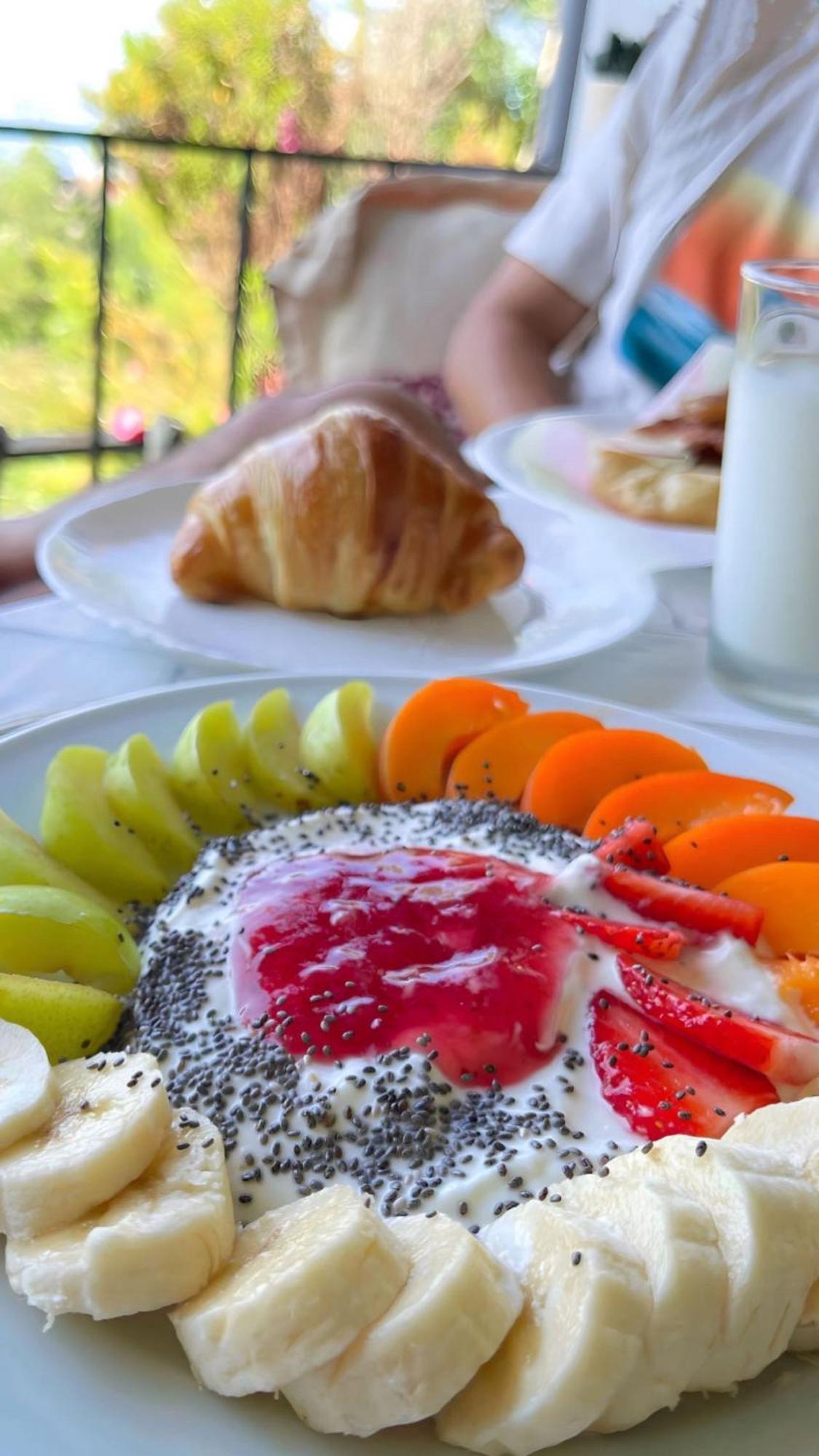 Hotel Imperial Dhermi Bagian luar foto