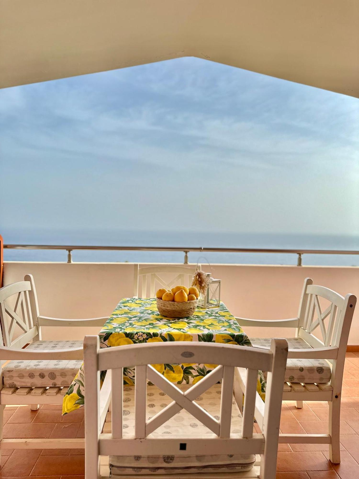 Hotel Imperial Dhermi Bagian luar foto
