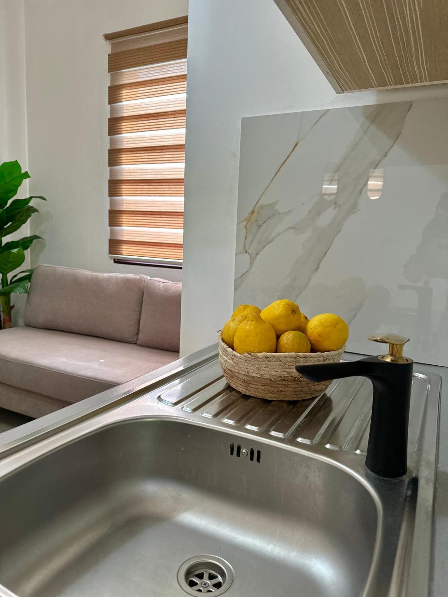 Hotel Imperial Dhermi Bagian luar foto