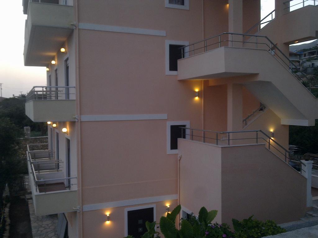 Hotel Imperial Dhermi Bagian luar foto